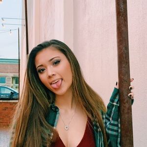 Meet your Posher, Claire